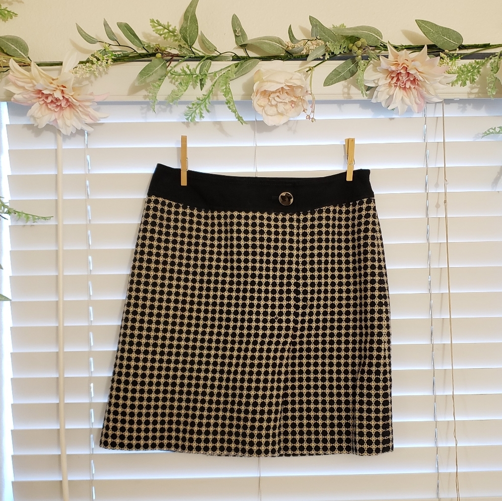 Ann Taylor- Black and White Skirt